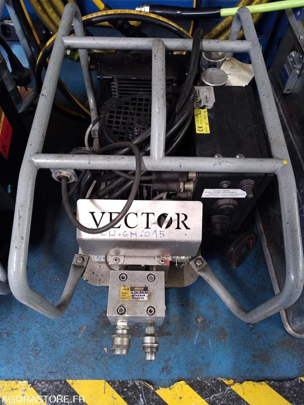 GROUPE HYDRAULIQUE POUR SERRAGE - Инструмент/ Оборудование: фото 1 GROUPE HYDRAULIQUE POUR SERRAGE - Инструмент/ Оборудование: фото 1