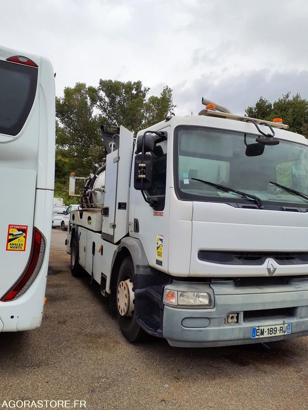 HYDROCUREUR 19T RIVARD - 2004 / 262 122 KM - Ассенизатор: фото 1 HYDROCUREUR 19T RIVARD - 2004 / 262 122 KM - Ассенизатор: фото 1
