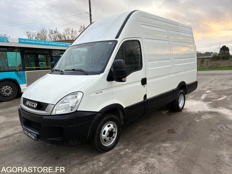 IVECO 180cv de 2011 - Цельнометаллический фургон: фото 1 IVECO 180cv de 2011 - Цельнометаллический фургон: фото 1