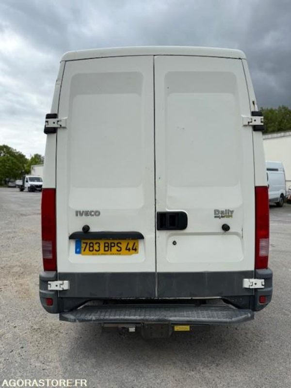 IVECO DAILY - 2003 - 173808KMS - Цельнометаллический фургон: фото 4 IVECO DAILY - 2003 - 173808KMS - Цельнометаллический фургон: фото 4