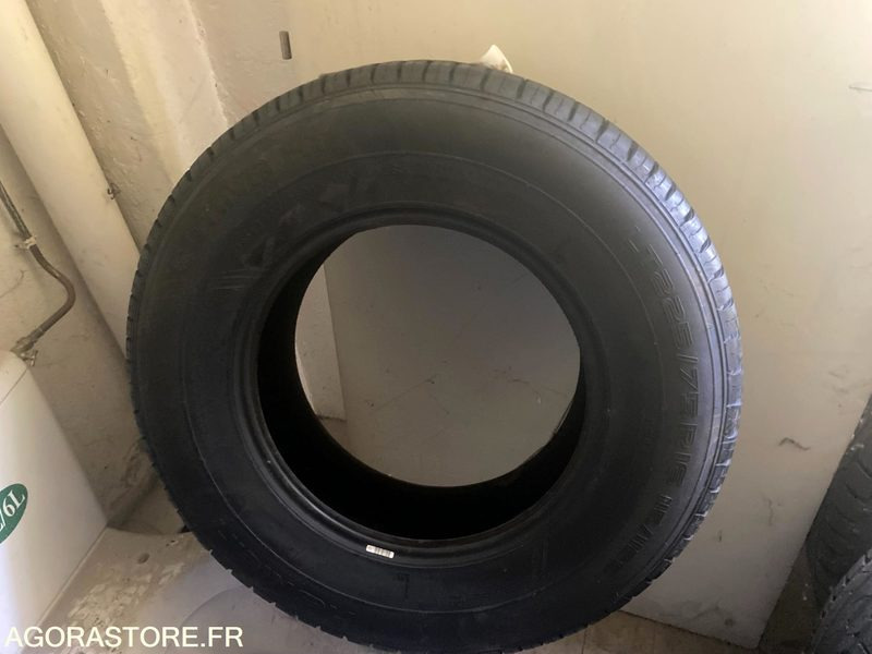 LOT DE 40 PNEUS ETE NOKIAN ROTIIVA HT LT DOT 2019 (T429321) - Шина: фото 2 LOT DE 40 PNEUS ETE NOKIAN ROTIIVA HT LT DOT 2019 (T429321) - Шина: фото 2