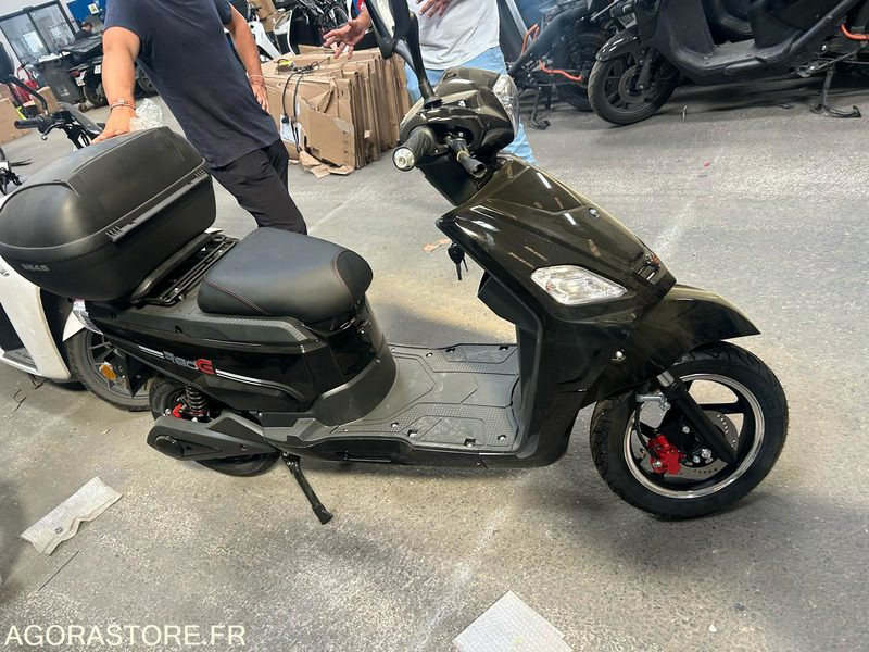 Lot de 10-SCOOTERS Red E50 - Мотоцикл: фото 1 Lot de 10-SCOOTERS Red E50 - Мотоцикл: фото 1