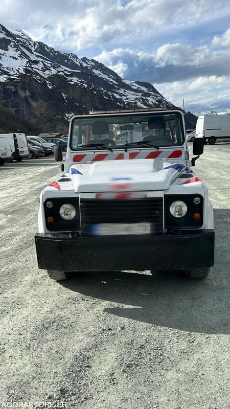 LAND ROVER DEFENDER Pick-up 2.4 Td4 4x4 122cv - Лёгкий коммерческий автомобиль: фото 2 LAND ROVER DEFENDER Pick-up 2.4 Td4 4x4 122cv - Лёгкий коммерческий автомобиль: фото 2