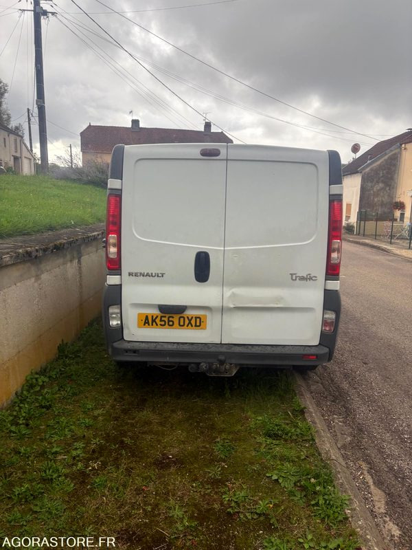 Renault Trafic dci 115 / 228000 km - Immatriculation anglaise - Лёгкий коммерческий автомобиль: фото 1 Renault Trafic dci 115 / 228000 km - Immatriculation anglaise - Лёгкий коммерческий автомобиль: фото 1