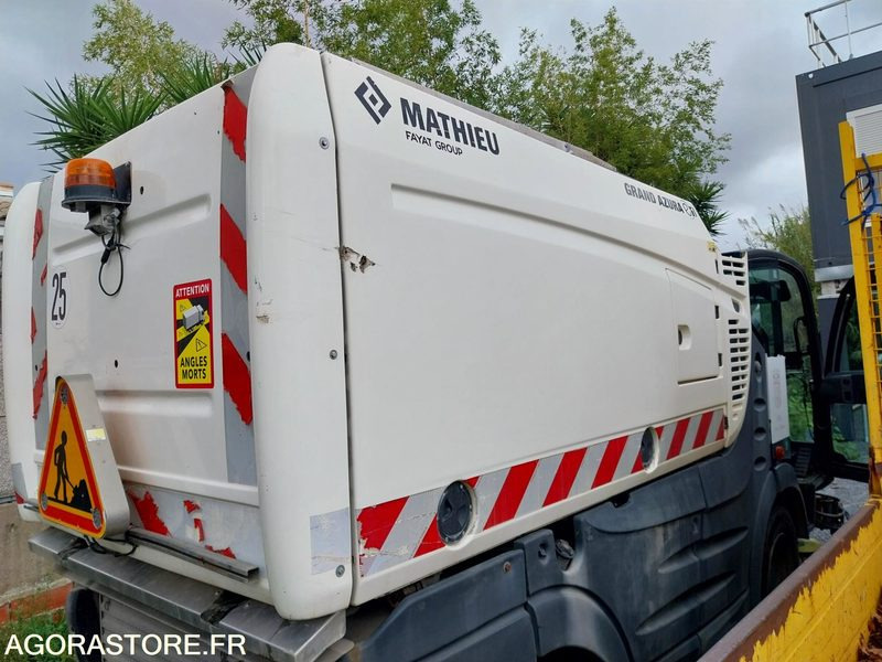 MATHIEU BALAYEUSE MC 400 GRAND AZZURA - Подметально-уборочная машина: фото 2 MATHIEU BALAYEUSE MC 400 GRAND AZZURA - Подметально-уборочная машина: фото 2