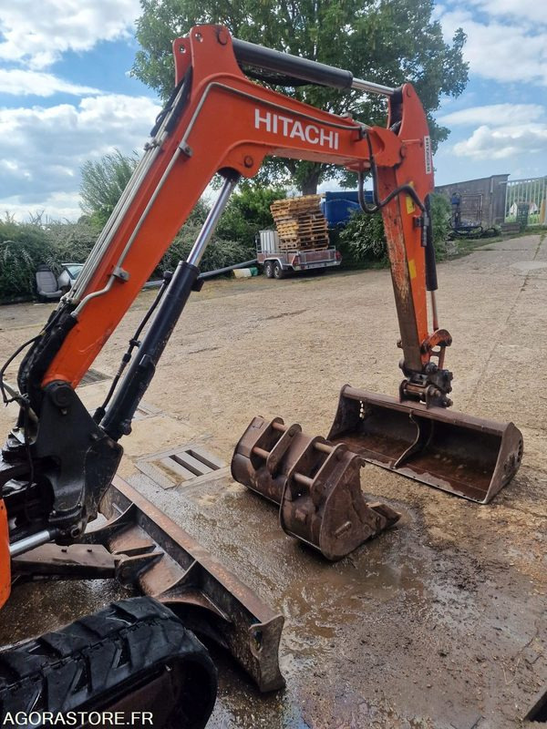MINI PELLE HYDRAULIQUE SUR CHENILLES CAOUTCHOUC HITACHI ZX26U DIESEL 19.7CV 2017 - Мини-экскаватор: фото 1 MINI PELLE HYDRAULIQUE SUR CHENILLES CAOUTCHOUC HITACHI ZX26U DIESEL 19.7CV 2017 - Мини-экскаватор: фото 1
