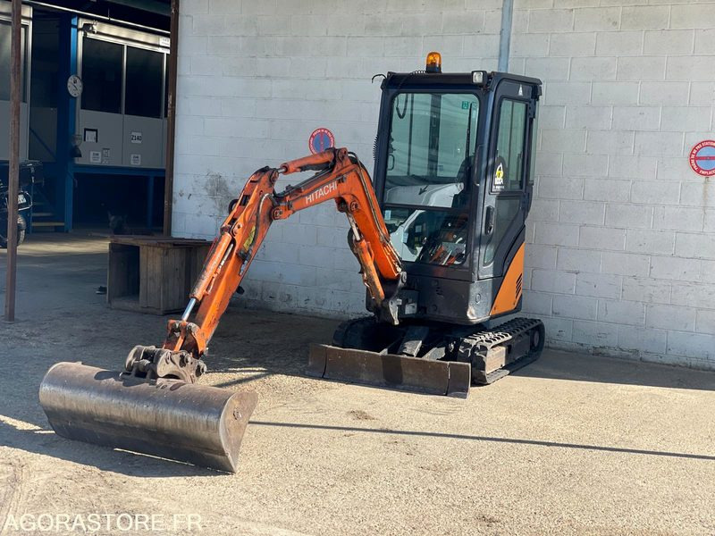 MINI-PELLE SUR CHENILLE CAOUTCHOUC HITACHI ZX17U-2 15CV 1.9T AVEC 3 GODETS - Экскаватор: фото 1 MINI-PELLE SUR CHENILLE CAOUTCHOUC HITACHI ZX17U-2 15CV 1.9T AVEC 3 GODETS - Экскаватор: фото 1