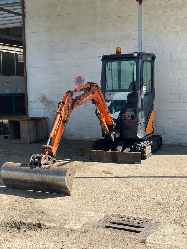 MINI-PELLE SUR CHENILLE CAOUTCHOUC HITACHI ZX17U-2 15CV 1.9T AVEC 3 GODETS - Экскаватор: фото 2 MINI-PELLE SUR CHENILLE CAOUTCHOUC HITACHI ZX17U-2 15CV 1.9T AVEC 3 GODETS - Экскаватор: фото 2