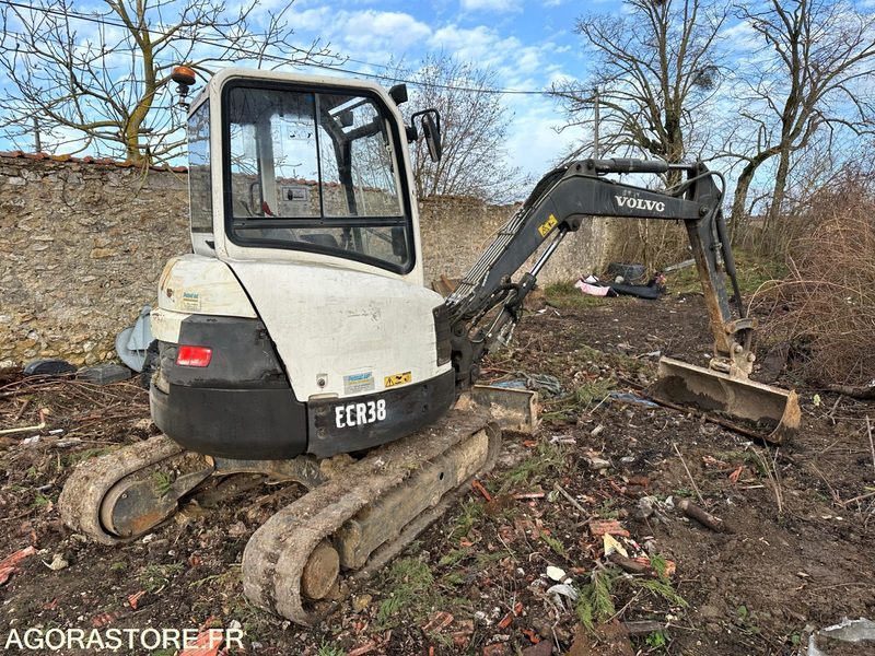 MINI-PELLE - VOLVO ECR 38 - 2007 - 6805 HEURES (3 GODETS FOURNIS) - Мини-экскаватор: фото 1 MINI-PELLE - VOLVO ECR 38 - 2007 - 6805 HEURES (3 GODETS FOURNIS) - Мини-экскаватор: фото 1