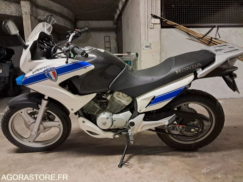 MOTO HONDA VARADERO 125 - POLICE MUNICIPALE - Мотоцикл: фото 1 MOTO HONDA VARADERO 125 - POLICE MUNICIPALE - Мотоцикл: фото 1