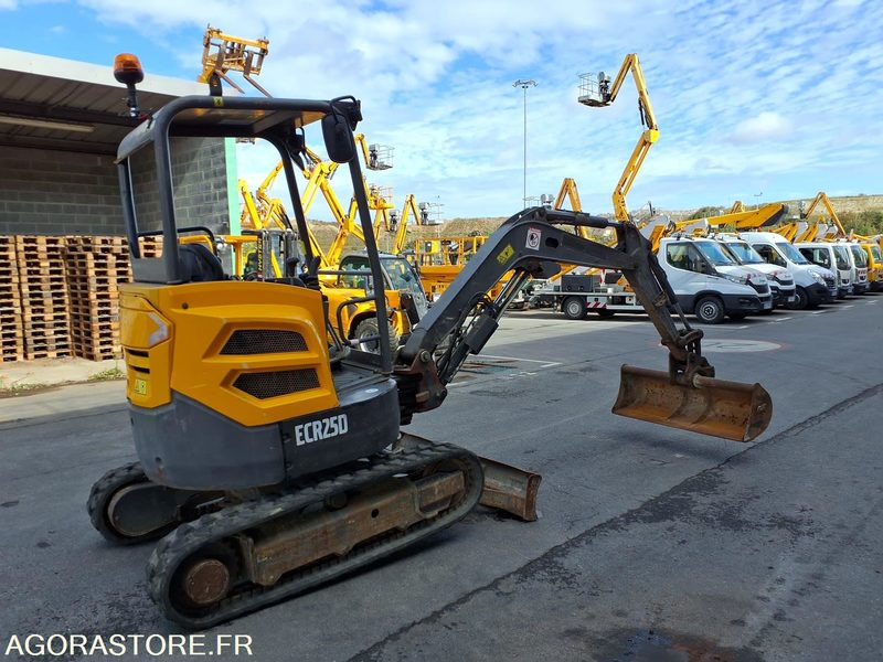 Mini Pelle VOLVO ECR25D - 2017 - 2076 heures - Мини-экскаватор: фото 1 Mini Pelle VOLVO ECR25D - 2017 - 2076 heures - Мини-экскаватор: фото 1