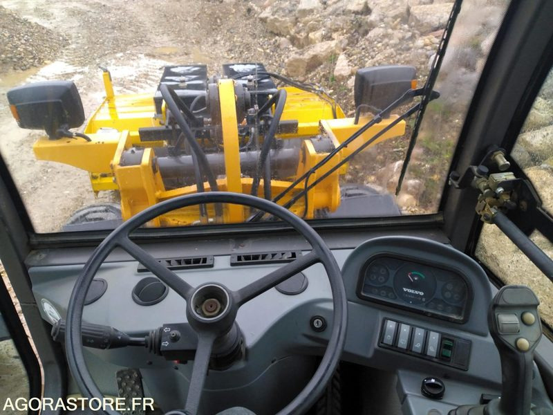 Minichargeuse - 2007 - 3608 heures - Погрузчик: фото 4 Minichargeuse - 2007 - 3608 heures - Погрузчик: фото 4