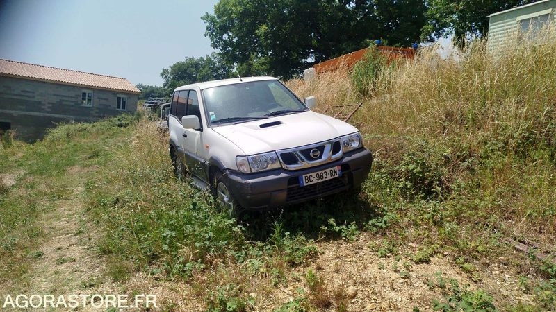 Nissan Terrano - 2004 - Внедорожник: фото 2 Nissan Terrano - 2004 - Внедорожник: фото 2