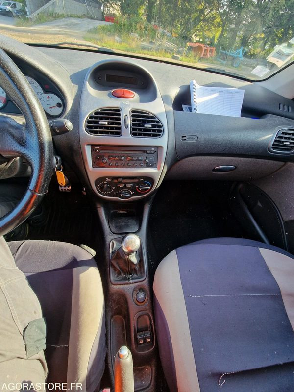 Легковой автомобиль PEUGEOT 206 - LOT N°1: фото 17