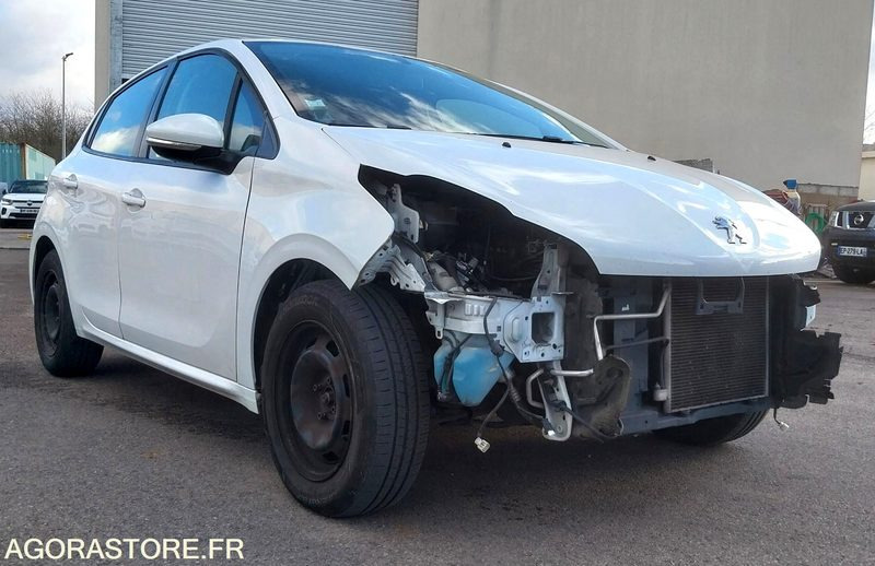 PEUGEOT 208 - 2018 - 121361km - ESSENCE - pour pièces - Легковой автомобиль: фото 1 PEUGEOT 208 - 2018 - 121361km - ESSENCE - pour pièces - Легковой автомобиль: фото 1