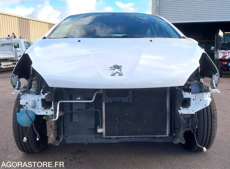 PEUGEOT 208 - 2018 - 121361km - ESSENCE - pour pièces - Легковой автомобиль: фото 2 PEUGEOT 208 - 2018 - 121361km - ESSENCE - pour pièces - Легковой автомобиль: фото 2