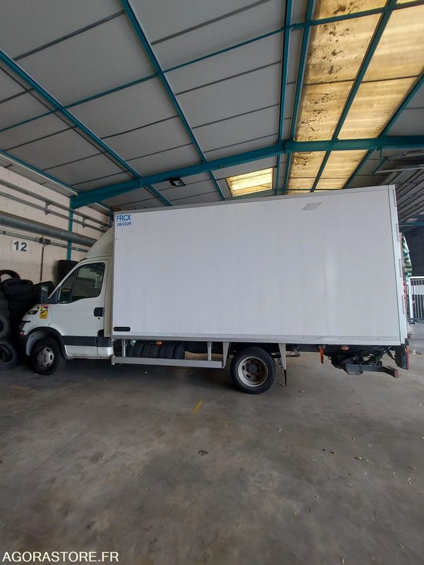 POIDS LOURDS IVECO DAILY FRIGORIFIQUE - 195900 kms - 2005 - Малотоннажный рефрижератор: фото 1 POIDS LOURDS IVECO DAILY FRIGORIFIQUE - 195900 kms - 2005 - Малотоннажный рефрижератор: фото 1