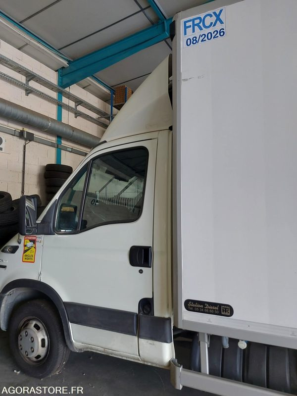 POIDS LOURDS IVECO DAILY FRIGORIFIQUE - 195900 kms - 2005 - Малотоннажный рефрижератор: фото 2 POIDS LOURDS IVECO DAILY FRIGORIFIQUE - 195900 kms - 2005 - Малотоннажный рефрижератор: фото 2