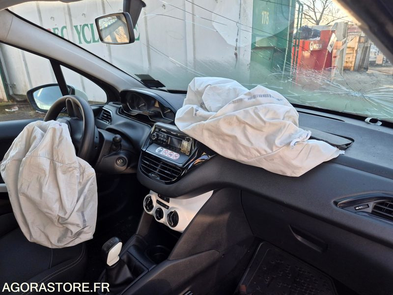 Peugeot 208 accidenté - EY-163-PP - Легковой автомобиль: фото 4 Peugeot 208 accidenté - EY-163-PP - Легковой автомобиль: фото 4
