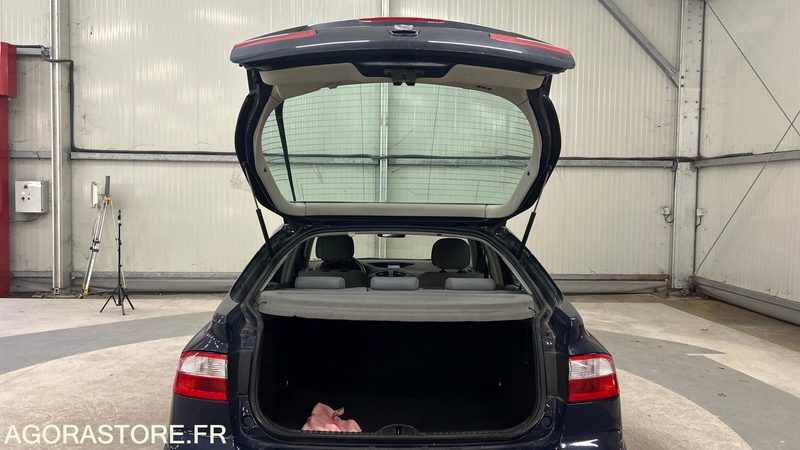 RENAULT-LAGUNA-1.6-16V-EXPRESSION - Легковой автомобиль: фото 5 RENAULT-LAGUNA-1.6-16V-EXPRESSION - Легковой автомобиль: фото 5