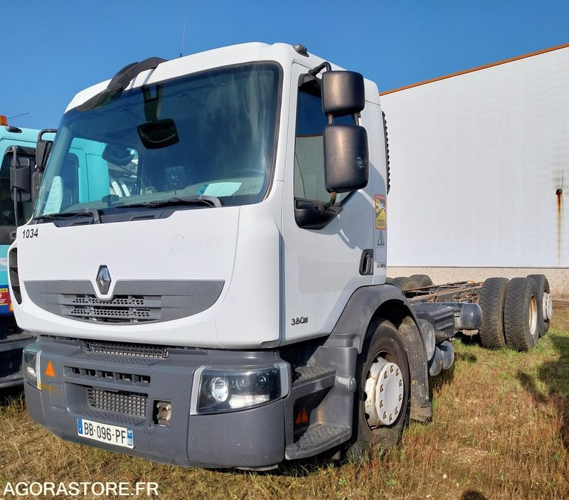 RENAULT PREMIUM 380-26 / 2010 / 475 190 km - Грузовик-шасси: фото 1 RENAULT PREMIUM 380-26 / 2010 / 475 190 km - Грузовик-шасси: фото 1