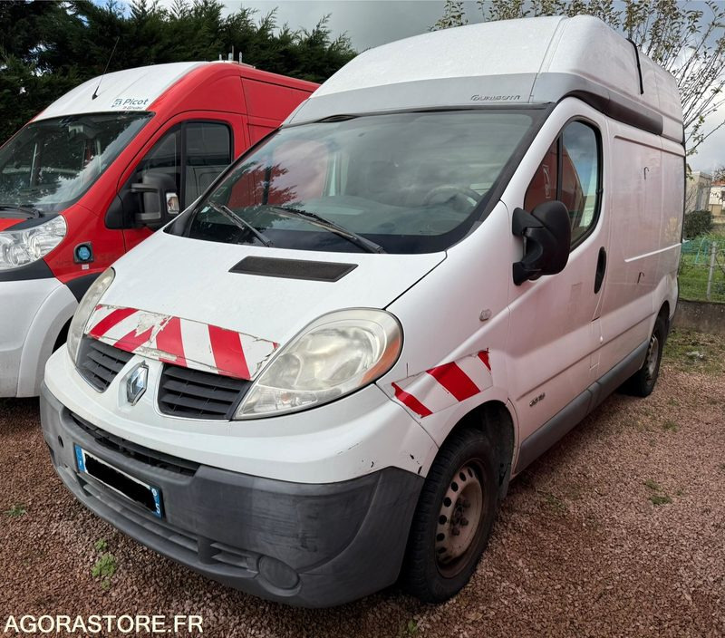 RENAULT TRAFIC 2.0 DCI 115 CH L1H2 - 233176 - 2011 - Цельнометаллический фургон: фото 1 RENAULT TRAFIC 2.0 DCI 115 CH L1H2 - 233176 - 2011 - Цельнометаллический фургон: фото 1