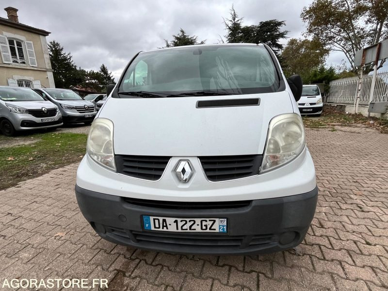 RENAULT TRAFIC L2H1 - 2013 / 202 310 KM - Цельнометаллический фургон: фото 2 RENAULT TRAFIC L2H1 - 2013 / 202 310 KM - Цельнометаллический фургон: фото 2