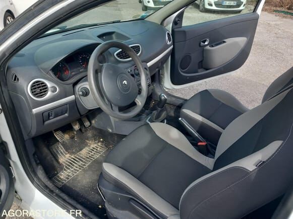 Хэтчбек Renault CLIO: фото 12