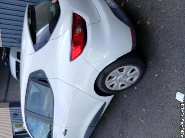 Хэтчбек Renault CLIO: фото 12 Хэтчбек Renault CLIO: фото 12
