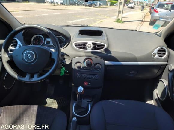 Хэтчбек Renault CLIO: фото 9 Хэтчбек Renault CLIO: фото 9