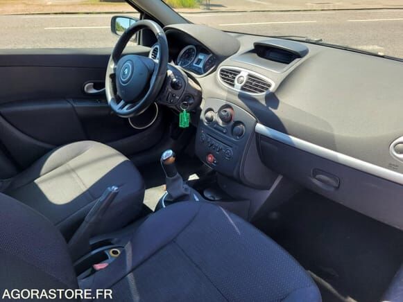 Хэтчбек Renault CLIO: фото 8 Хэтчбек Renault CLIO: фото 8