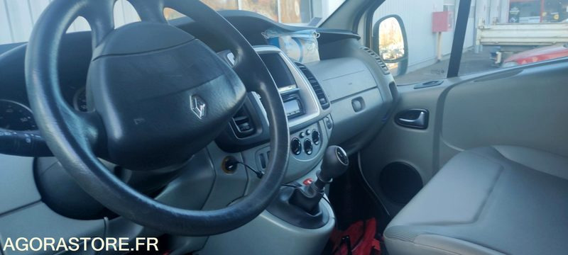 Renault Trafic 2 combi phrase . 2.0 dci 16v minibus long 90 cv - Микроавтобус, Пассажирский фургон: фото 4 Renault Trafic 2 combi phrase . 2.0 dci 16v minibus long 90 cv - Микроавтобус, Пассажирский фургон: фото 4