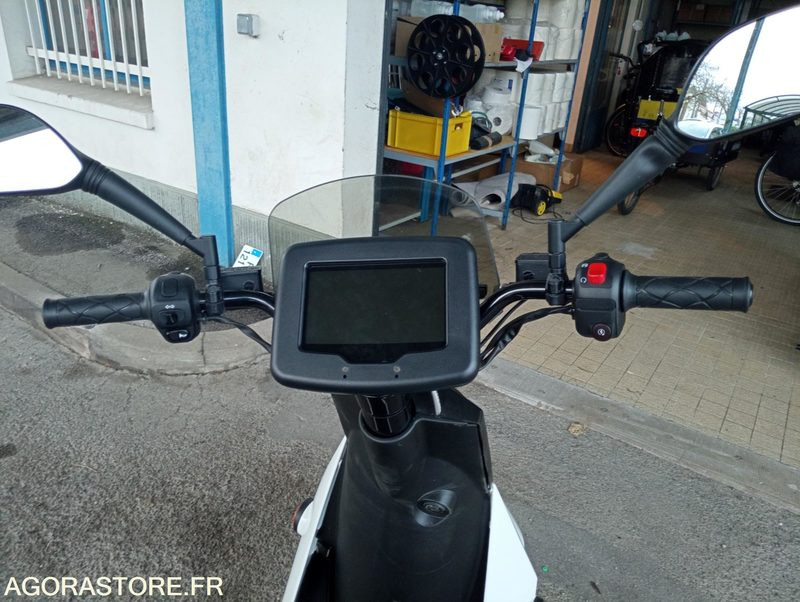 Scooter électrique Peugeot Genzee - Мотоцикл: фото 3 Scooter électrique Peugeot Genzee - Мотоцикл: фото 3