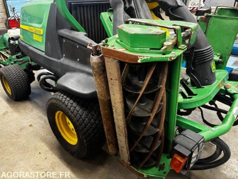 TONDEUSE HELICOIDALE JOHN DEERE 8400-ROULANTE-1521 HEURES. - Газонокосилка: фото 1 TONDEUSE HELICOIDALE JOHN DEERE 8400-ROULANTE-1521 HEURES. - Газонокосилка: фото 1