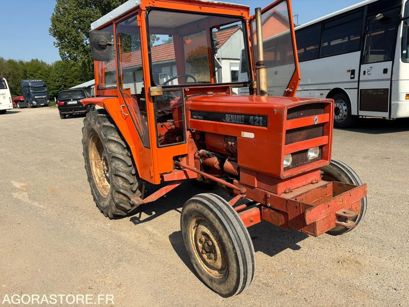TRACTEUR AGRICOLE RENAULT 421 - Трактор: фото 1 TRACTEUR AGRICOLE RENAULT 421 - Трактор: фото 1