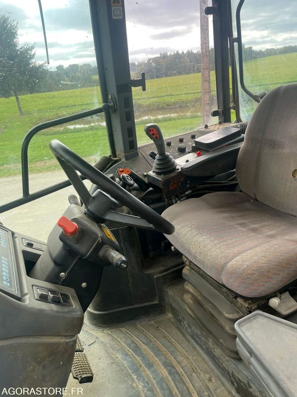 TRACTEUR NEW HOLLAND 8160 RANGE COMMAND - 1999 - 10500h - Трактор: фото 4 TRACTEUR NEW HOLLAND 8160 RANGE COMMAND - 1999 - 10500h - Трактор: фото 4