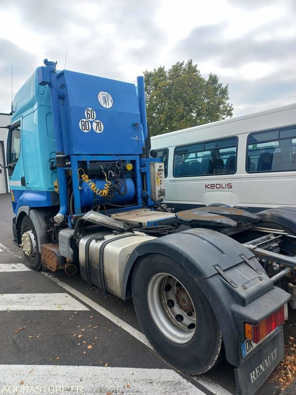 TRACTEUR RENAULT TRUCKS AVEC POMPE DK258VR (vente uniquement export) - Тягач: фото 2 TRACTEUR RENAULT TRUCKS AVEC POMPE DK258VR (vente uniquement export) - Тягач: фото 2