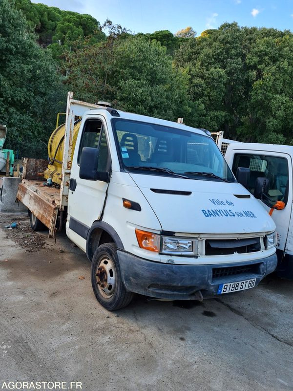 VEHICULE UTILITAIRE - IVECO - CAMION BENNE - 9197 ST 66 - Малотоннажный самосвал: фото 1 VEHICULE UTILITAIRE - IVECO - CAMION BENNE - 9197 ST 66 - Малотоннажный самосвал: фото 1