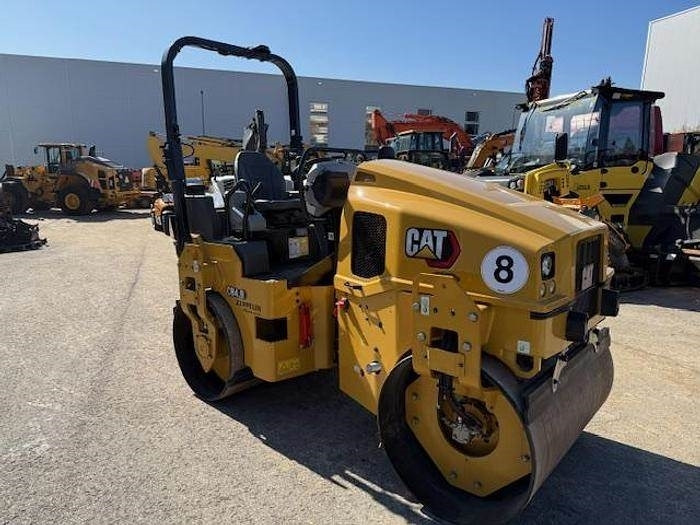 CAT CB4.0 - Дорожный каток: фото 2 CAT CB4.0 - Дорожный каток: фото 2