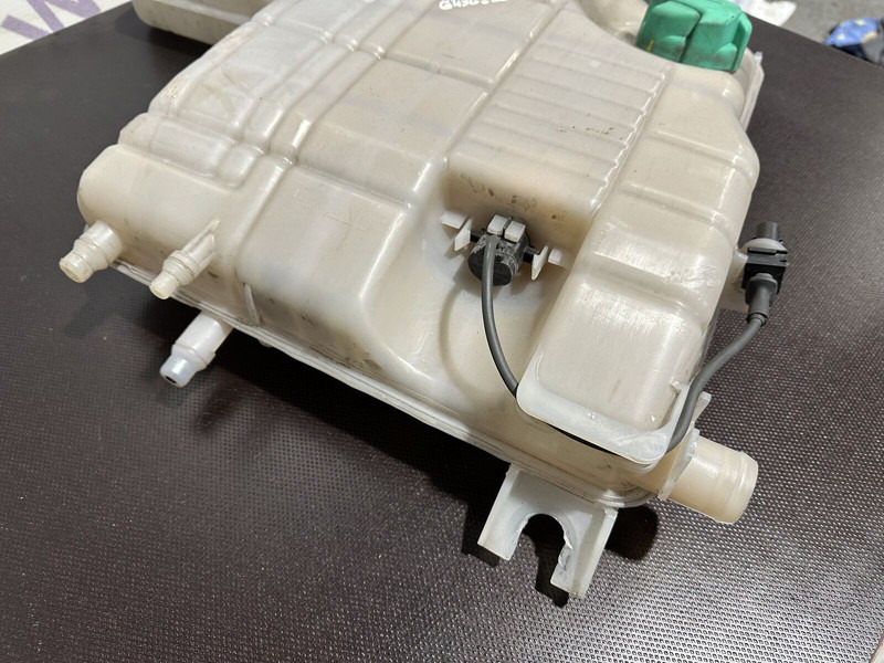 DAF XG - Расширительный бачок для Грузовиков: фото 4 DAF XG - Расширительный бачок для Грузовиков: фото 4