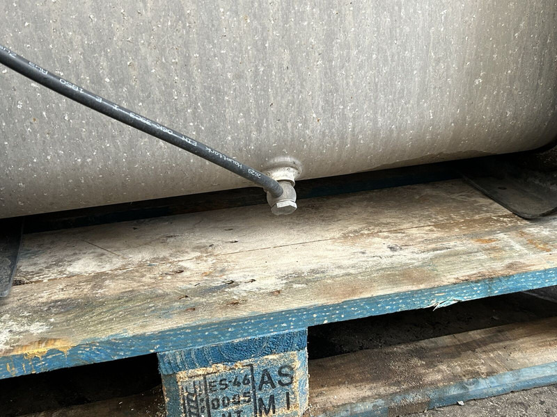 Топливный бак для Грузовиков MAN complete fuel tank with brackets: фото 6 Топливный бак для Грузовиков MAN complete fuel tank with brackets: фото 6