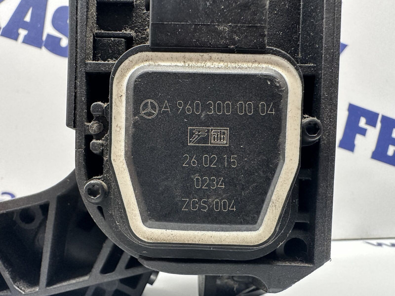 Mercedes-Benz MP4 accelerator pedal - Педаль для Грузовиков: фото 3 Mercedes-Benz MP4 accelerator pedal - Педаль для Грузовиков: фото 3