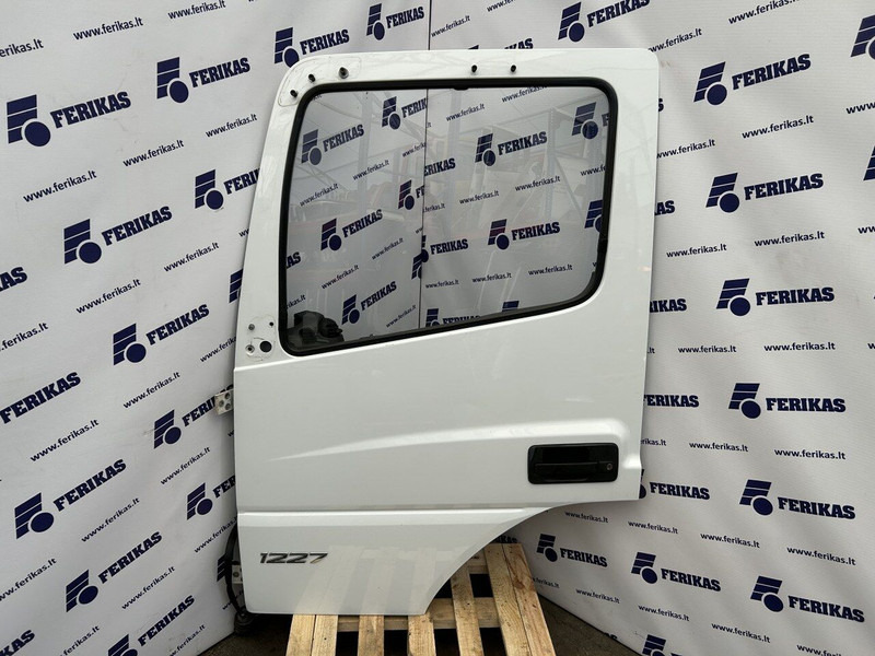 Mercedes-Benz left side doors - Дверь и запчасти для Грузовиков: фото 1 Mercedes-Benz left side doors - Дверь и запчасти для Грузовиков: фото 1