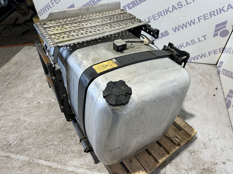 Mercedes-Benz with brackets and step - Топливный бак для Грузовиков: фото 2 Mercedes-Benz with brackets and step - Топливный бак для Грузовиков: фото 2