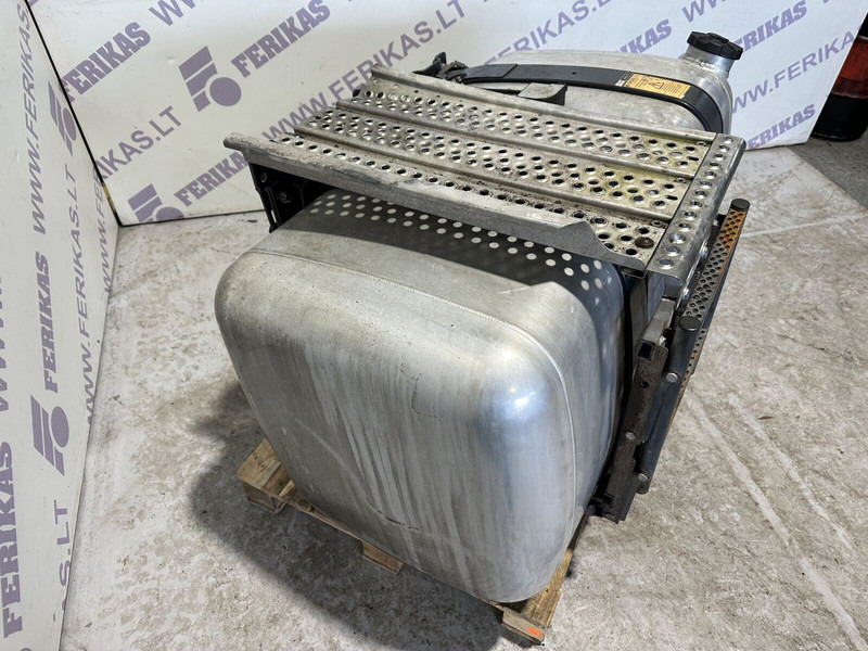 Mercedes-Benz with brackets and step - Топливный бак для Грузовиков: фото 3 Mercedes-Benz with brackets and step - Топливный бак для Грузовиков: фото 3