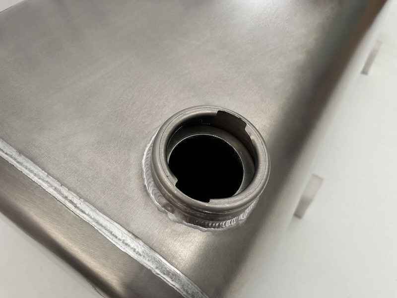 Volvo New aluminum fuel tank 505L - Топливный бак для Грузовиков: фото 4 Volvo New aluminum fuel tank 505L - Топливный бак для Грузовиков: фото 4