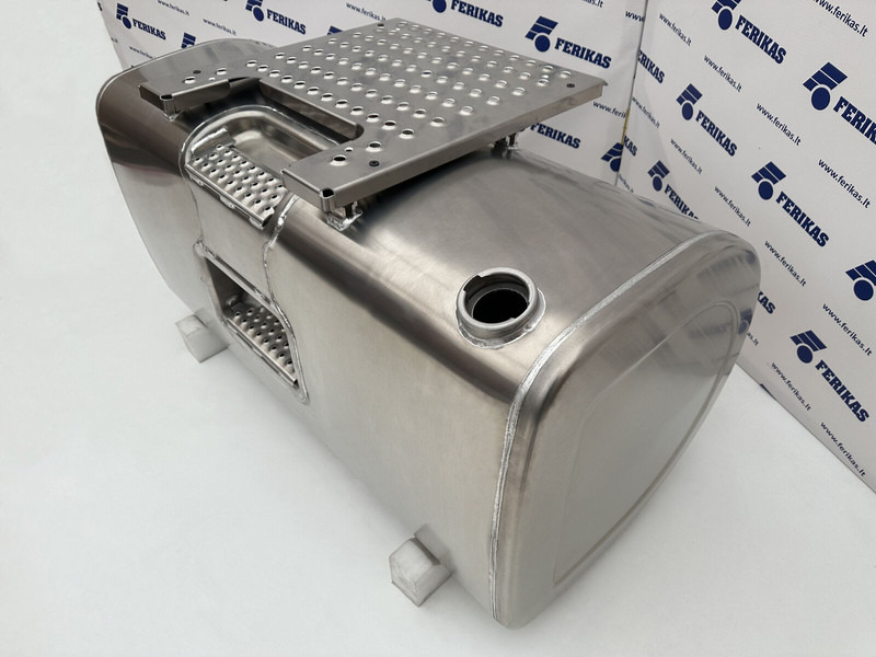 Volvo New aluminum fuel tank 550L - Топливный бак для Грузовиков: фото 2 Volvo New aluminum fuel tank 550L - Топливный бак для Грузовиков: фото 2