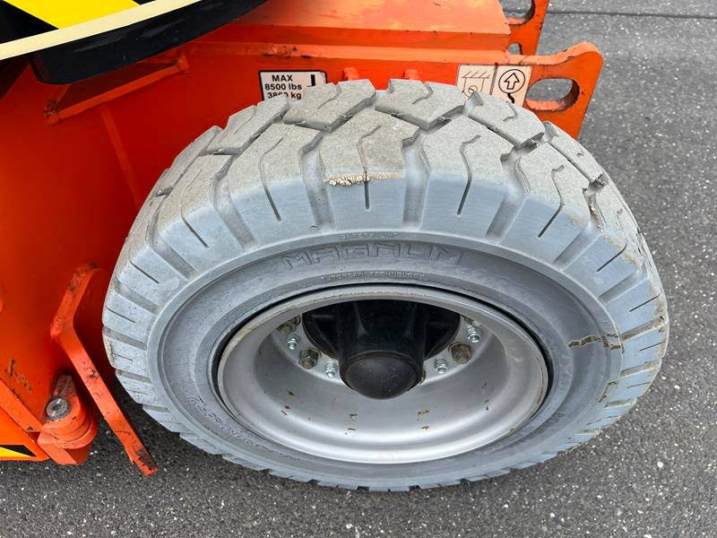 Коленчатый подъемник JLG E300 AJP elektro 11m (1735) NEW BATTERIES: фото 18