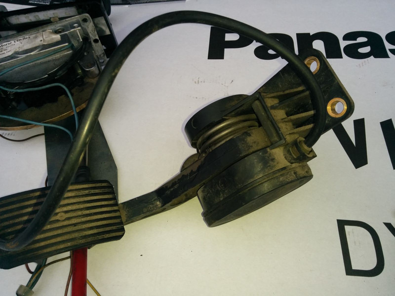 Mercedes-Benz педаль - Двигатель и запчасти: фото 2 Mercedes-Benz педаль - Двигатель и запчасти: фото 2