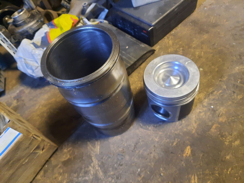 Scania - Двигатель и запчасти: фото 1 Scania - Двигатель и запчасти: фото 1